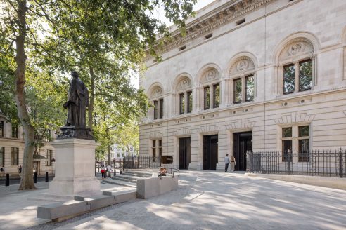 2.-The-new-entrance-and-forecourt-at-the-National-Portrait-Gallery-London.-Photograph-%C2%A9-Olivier-Hess-492x328.jpg
