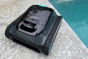 Aiper Scuba S1 pool-cleaning robot review: Not cheap, not great