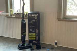 Eureka New400 Wet/Dry Vacuum review: Kick the bucket--and mop