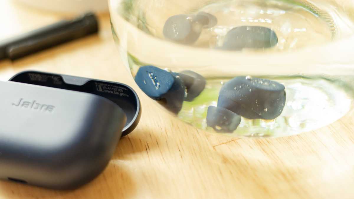 Jabra Elite 8 Active in water