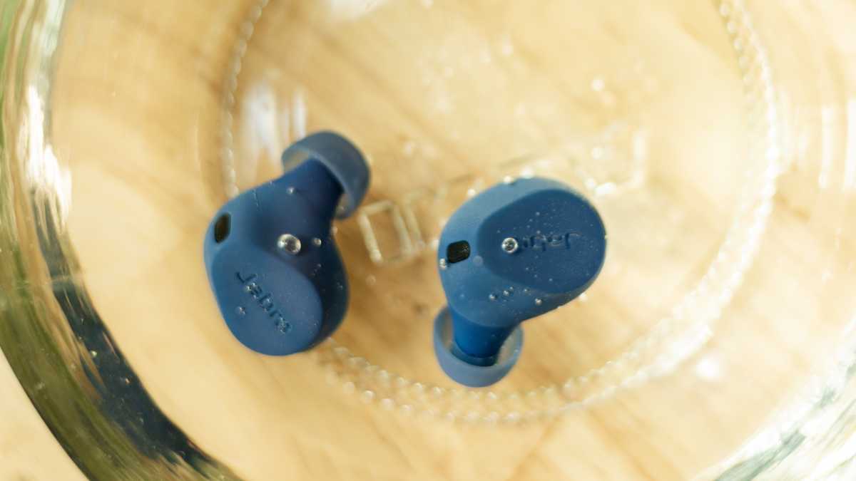 Jabra Elite 8 Active in water