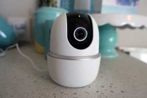 Lorex 2K Indoor Pan-Tilt Wi-Fi Camera review: Simple but solid