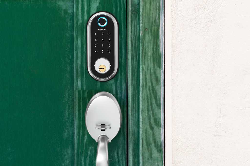 Smonet fingerprint-reading deadbolt installed on a door