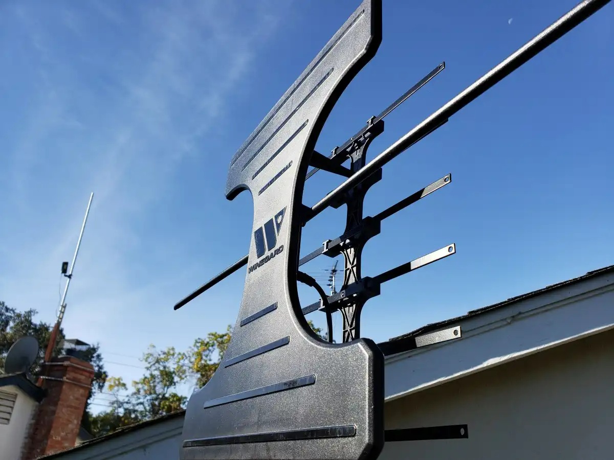 Winegard Elite 7550 TV antenna installed on a roof