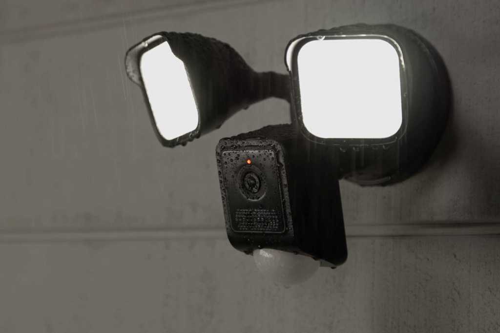 Wyze Cam Floodlight v2 in the rain